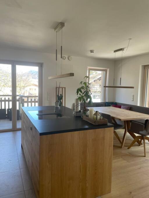 Wunderschoenes 4 Zimmer Apartment Mit Seeblick Bad Wiessee Buitenkant foto